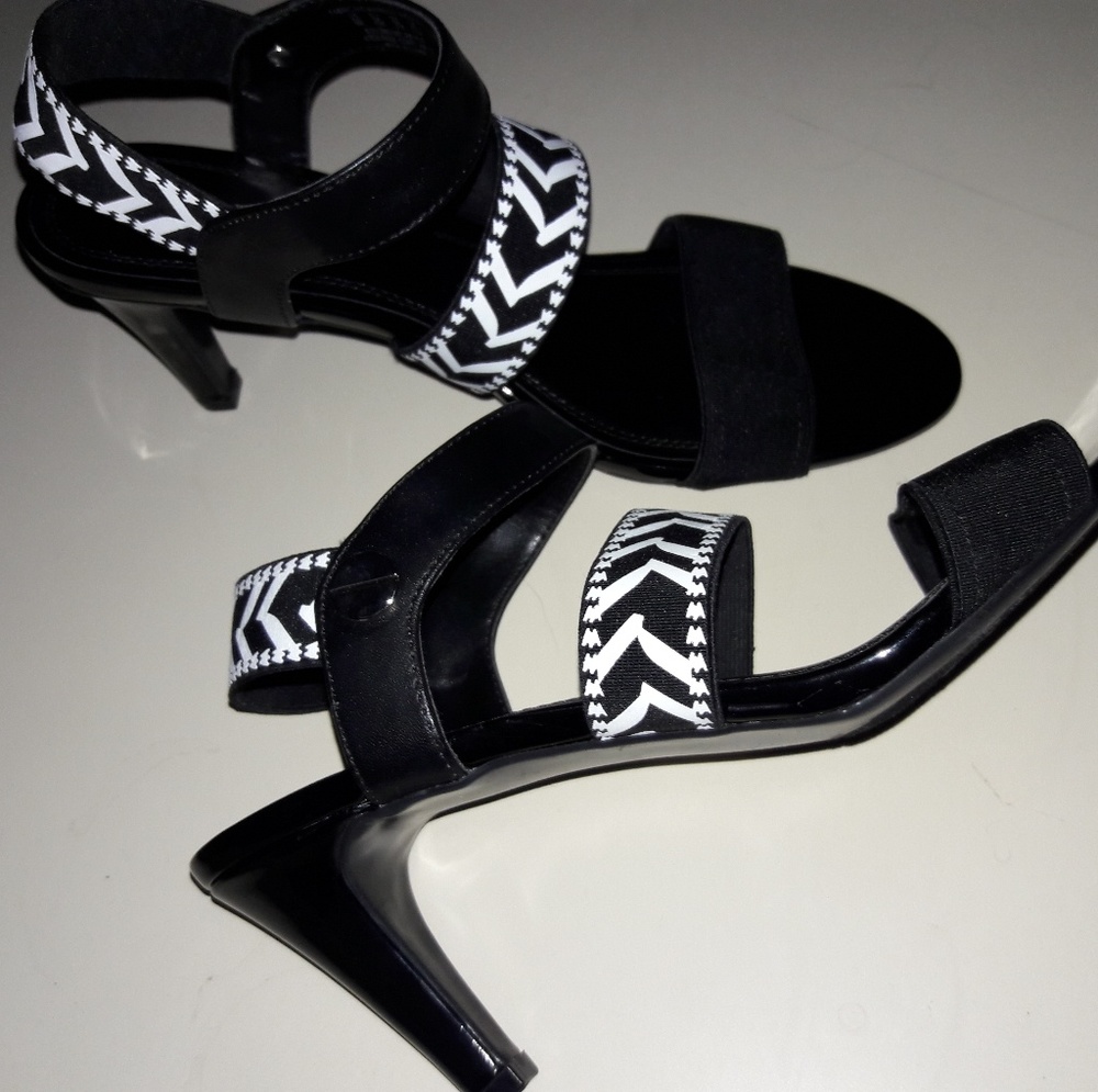 Black / white Heels